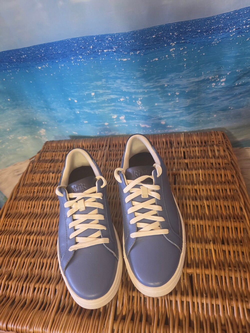 Excellent Kizik Vegas premium leather hands-free slip-on sneakers in the gorgeou